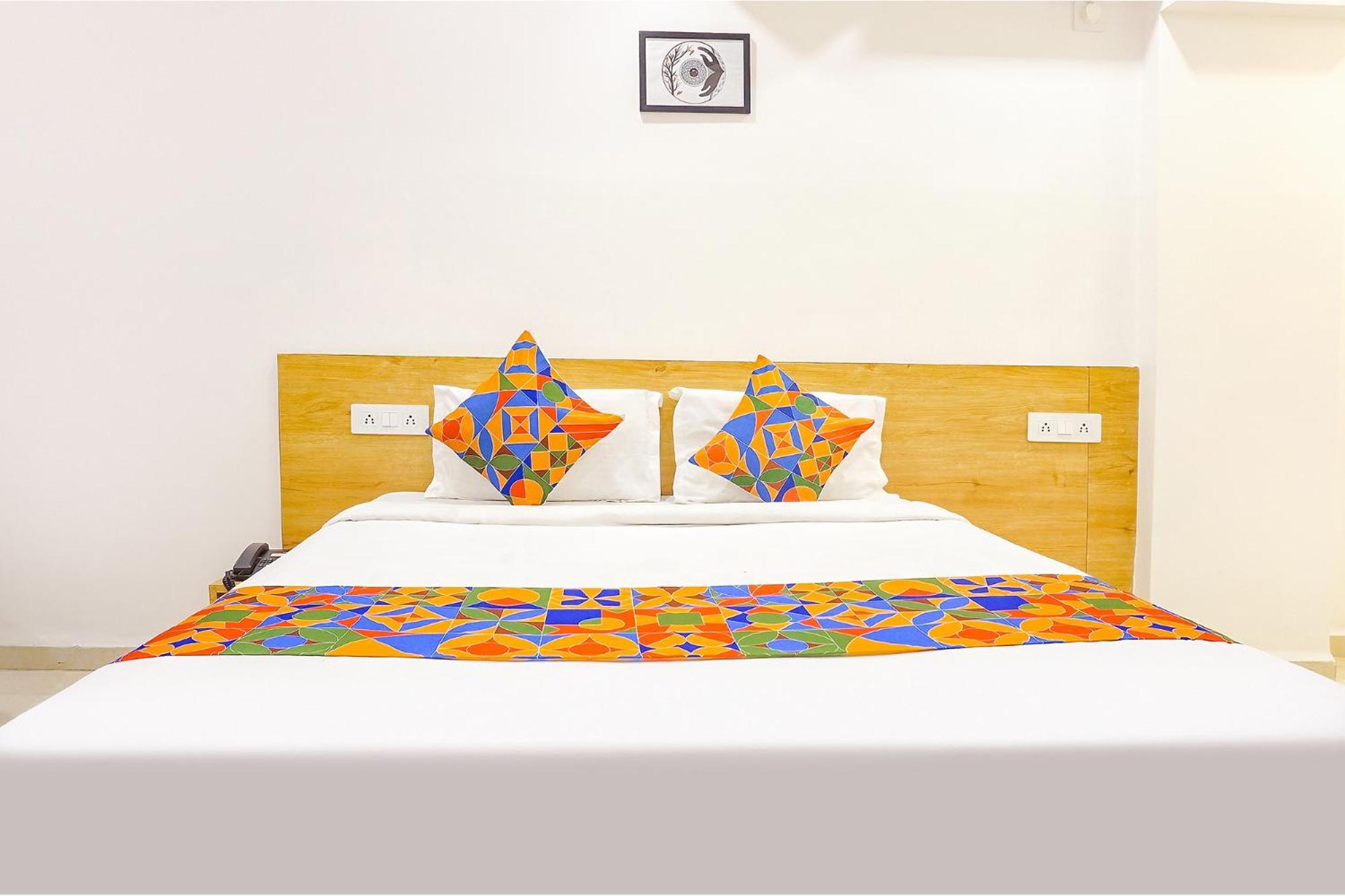 פונה Fabhotel Saffron Inn I - Nr Darshan Museum מראה חיצוני תמונה