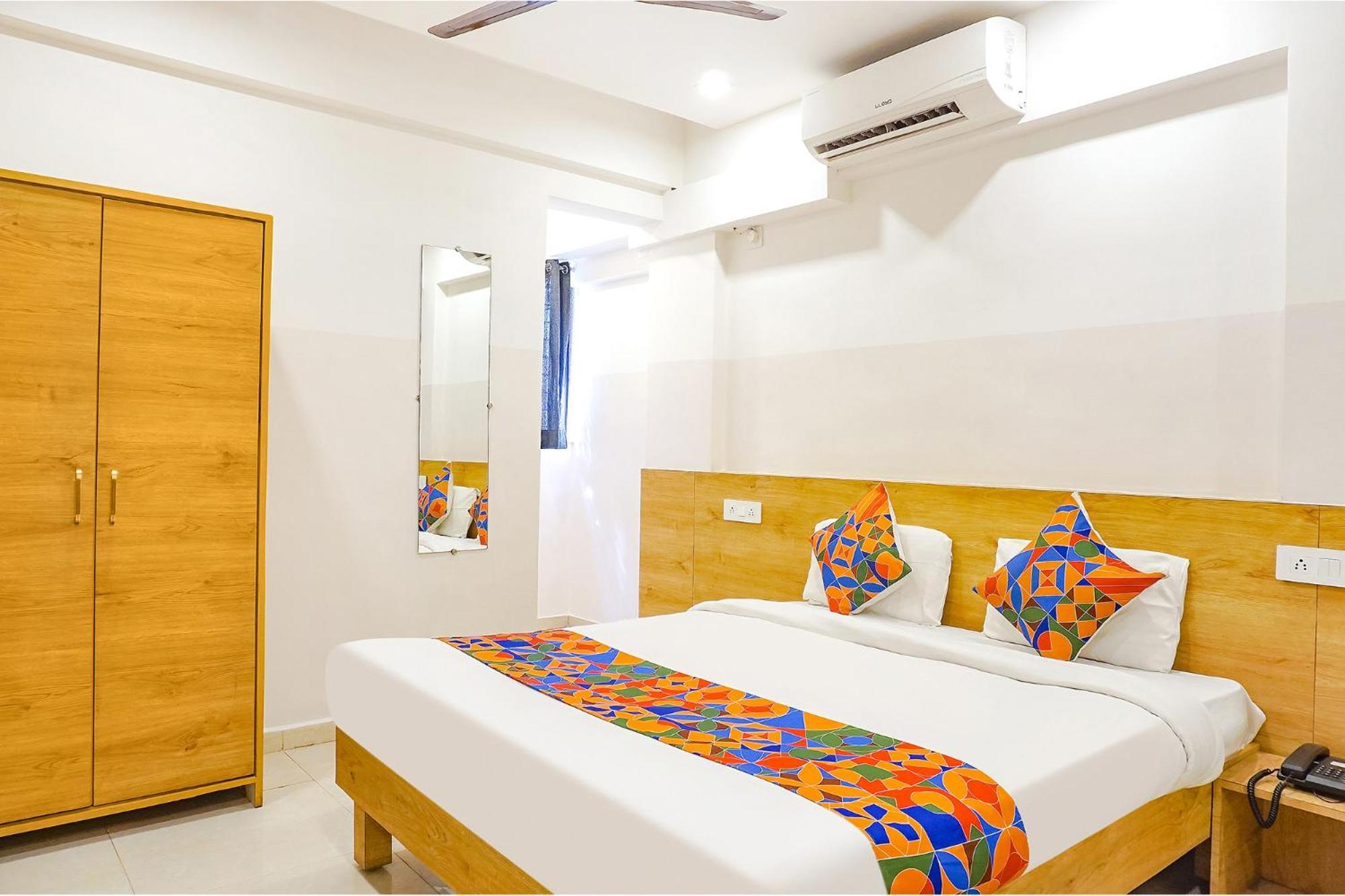 פונה Fabhotel Saffron Inn I - Nr Darshan Museum מראה חיצוני תמונה