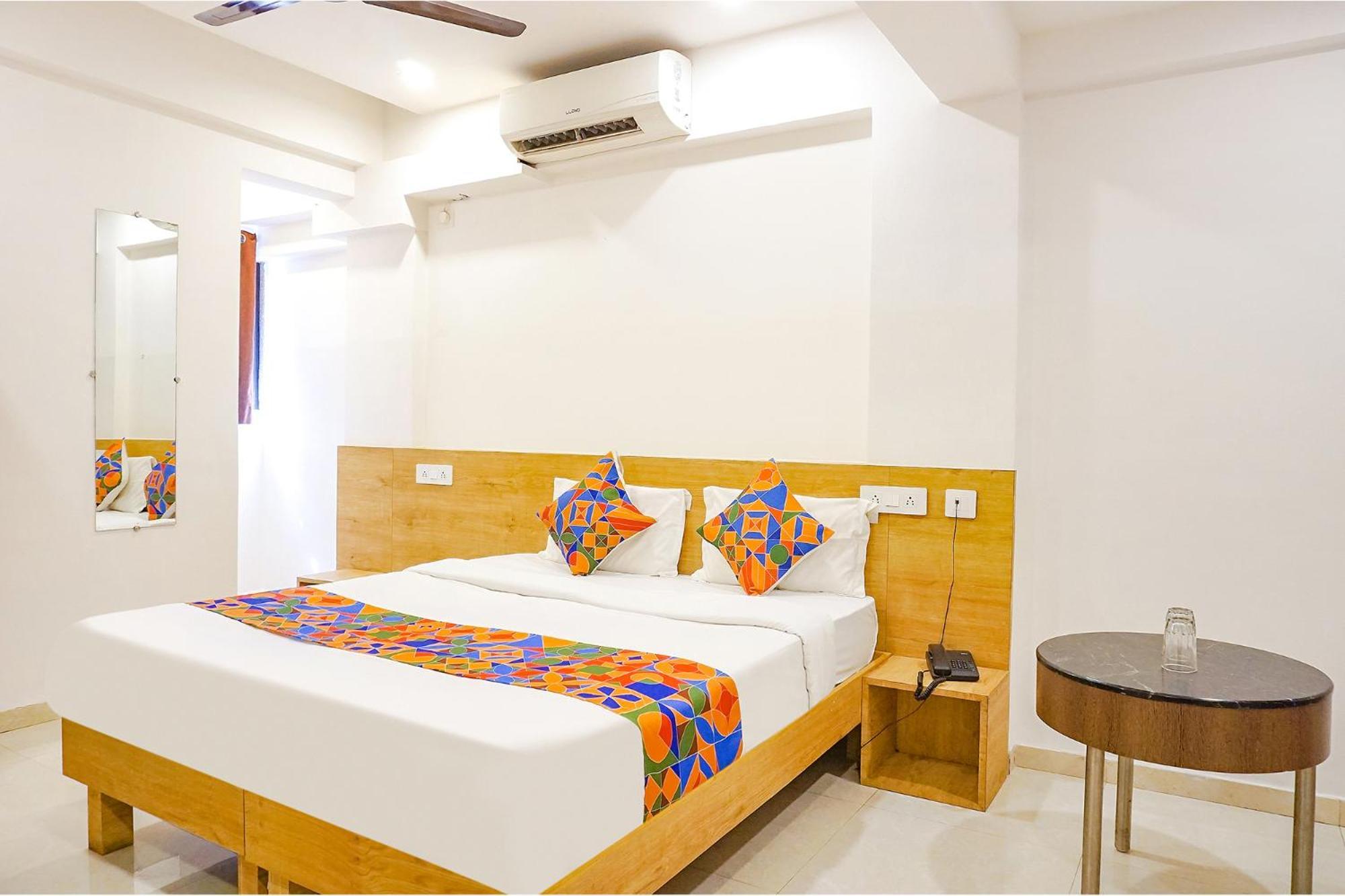 פונה Fabhotel Saffron Inn I - Nr Darshan Museum מראה חיצוני תמונה