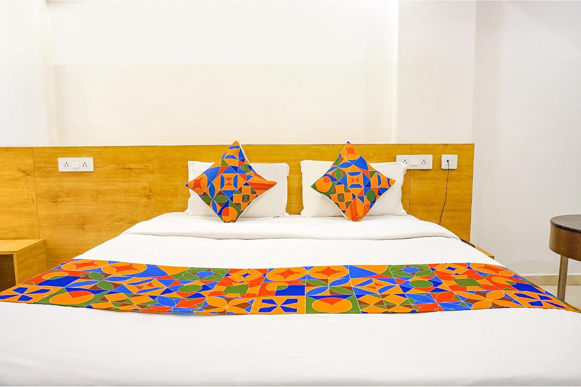 פונה Fabhotel Saffron Inn I - Nr Darshan Museum מראה חיצוני תמונה