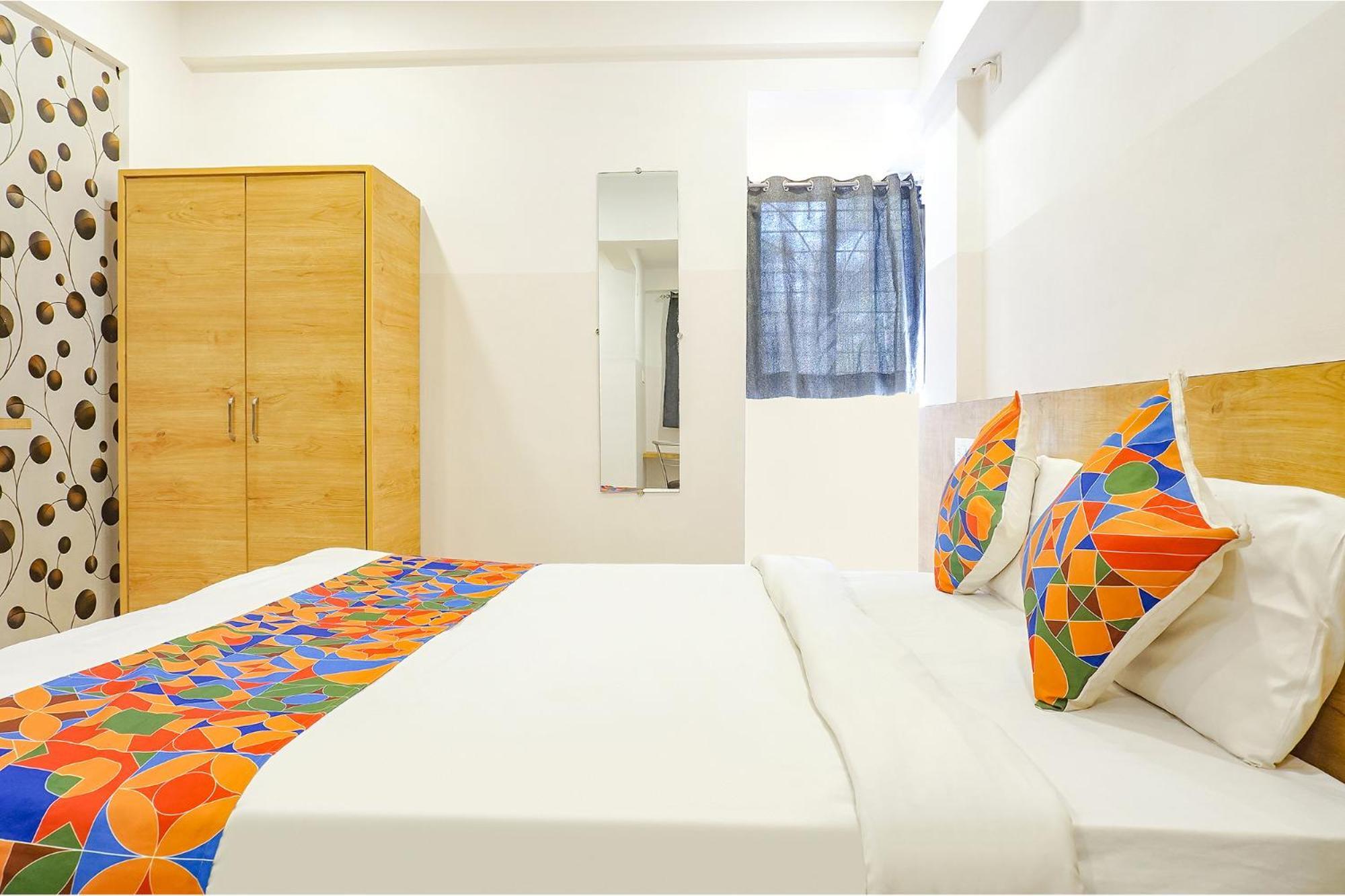 פונה Fabhotel Saffron Inn I - Nr Darshan Museum מראה חיצוני תמונה