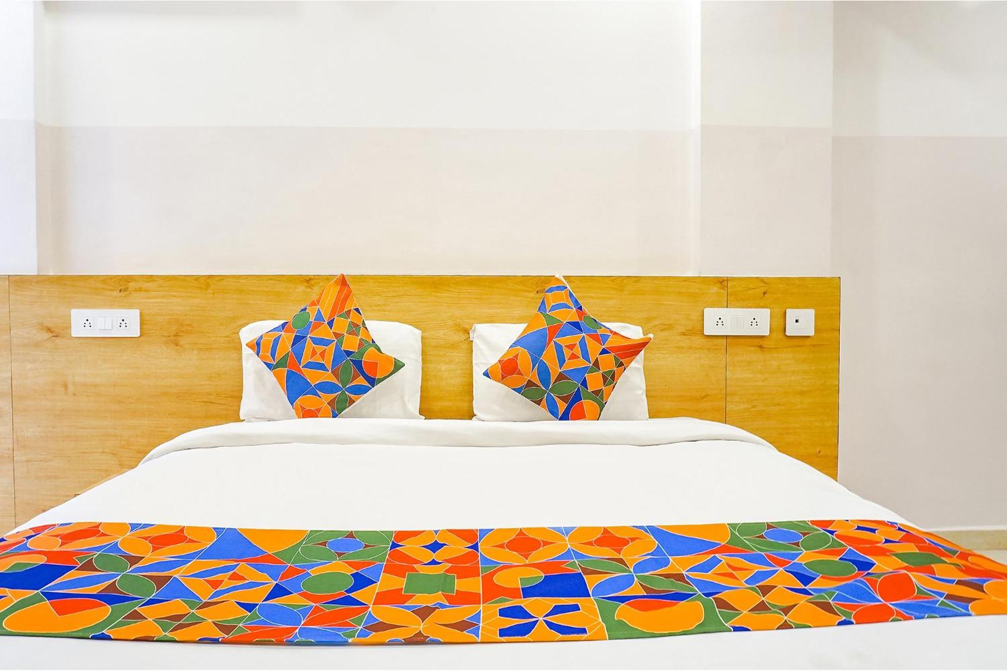פונה Fabhotel Saffron Inn I - Nr Darshan Museum מראה חיצוני תמונה