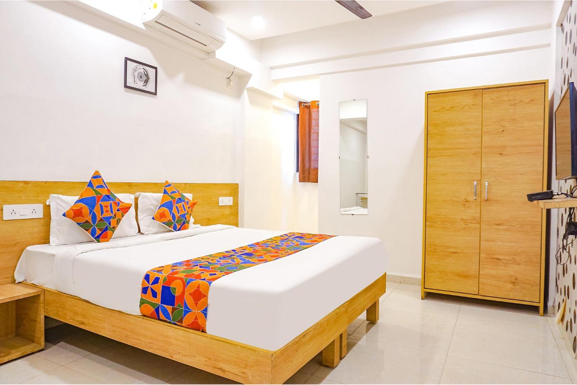 פונה Fabhotel Saffron Inn I - Nr Darshan Museum מראה חיצוני תמונה