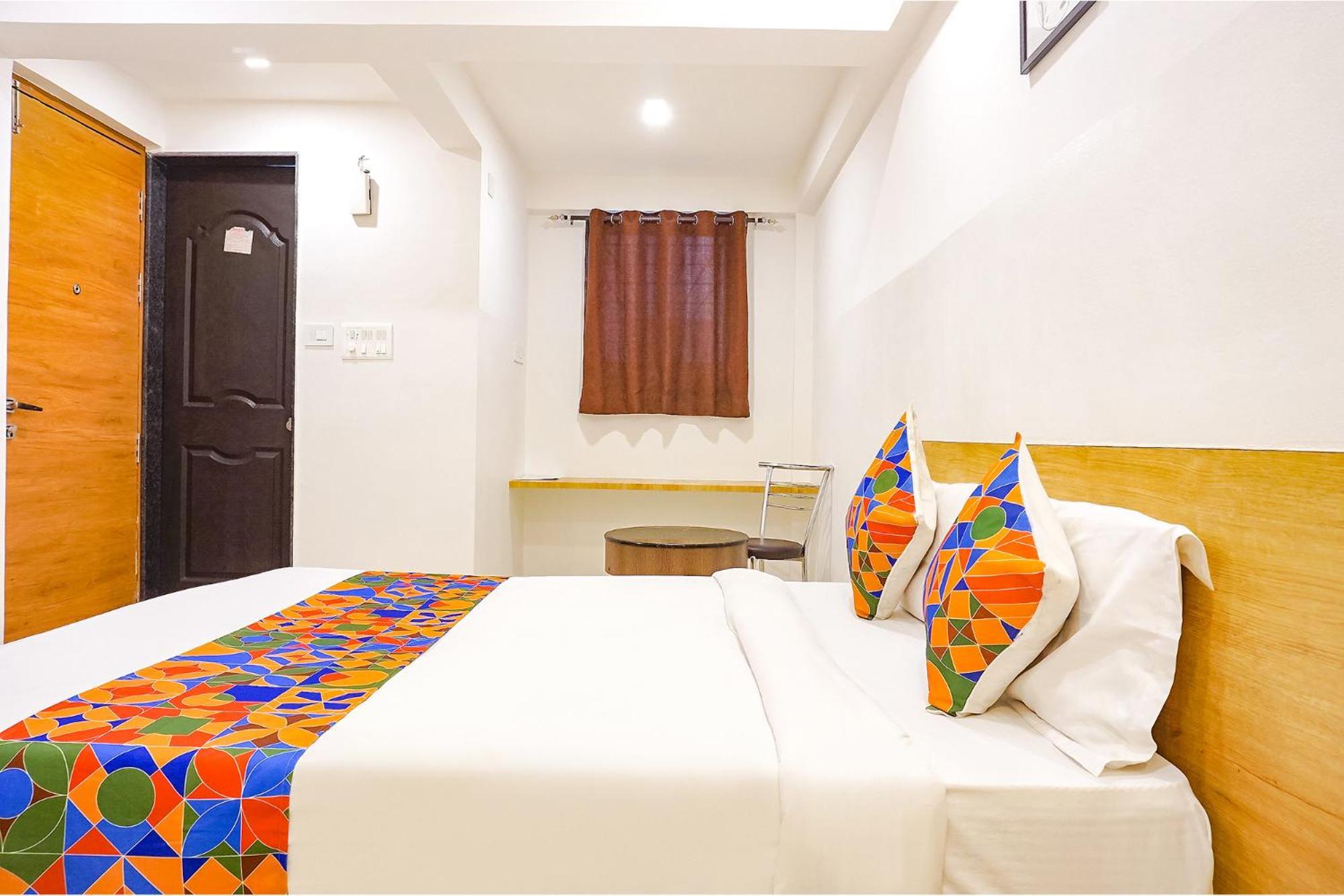 פונה Fabhotel Saffron Inn I - Nr Darshan Museum מראה חיצוני תמונה