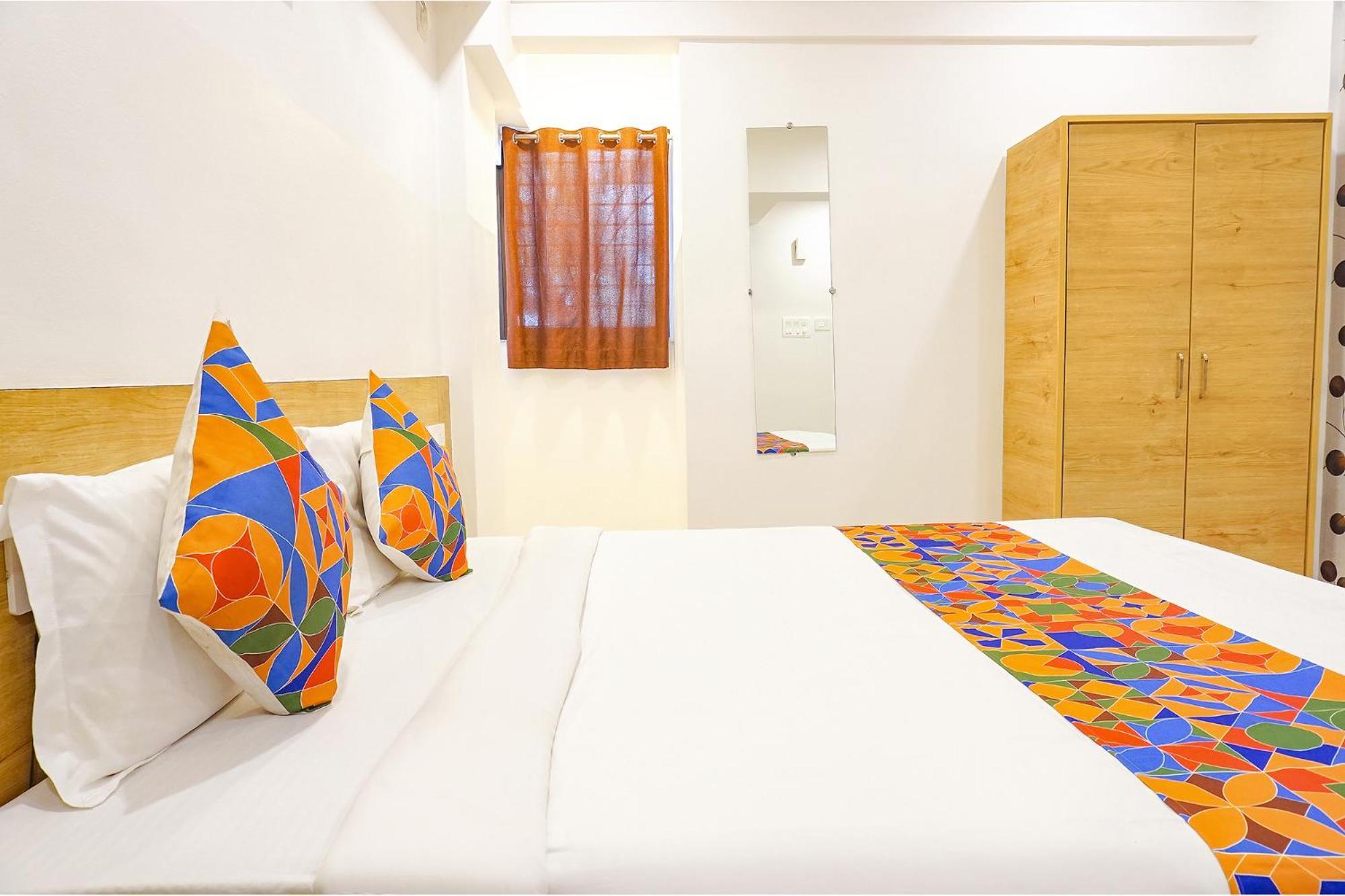 פונה Fabhotel Saffron Inn I - Nr Darshan Museum מראה חיצוני תמונה