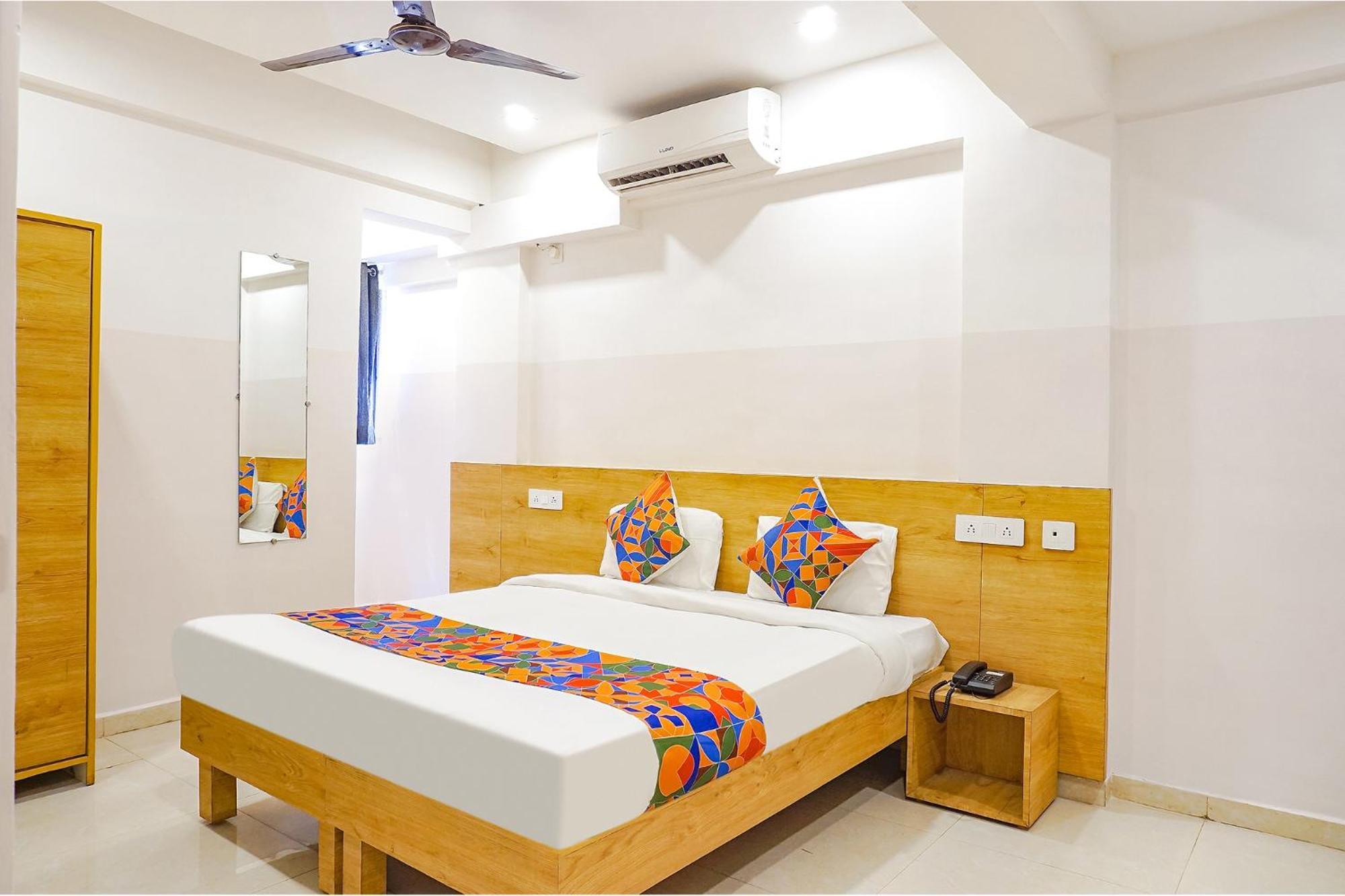 פונה Fabhotel Saffron Inn I - Nr Darshan Museum מראה חיצוני תמונה